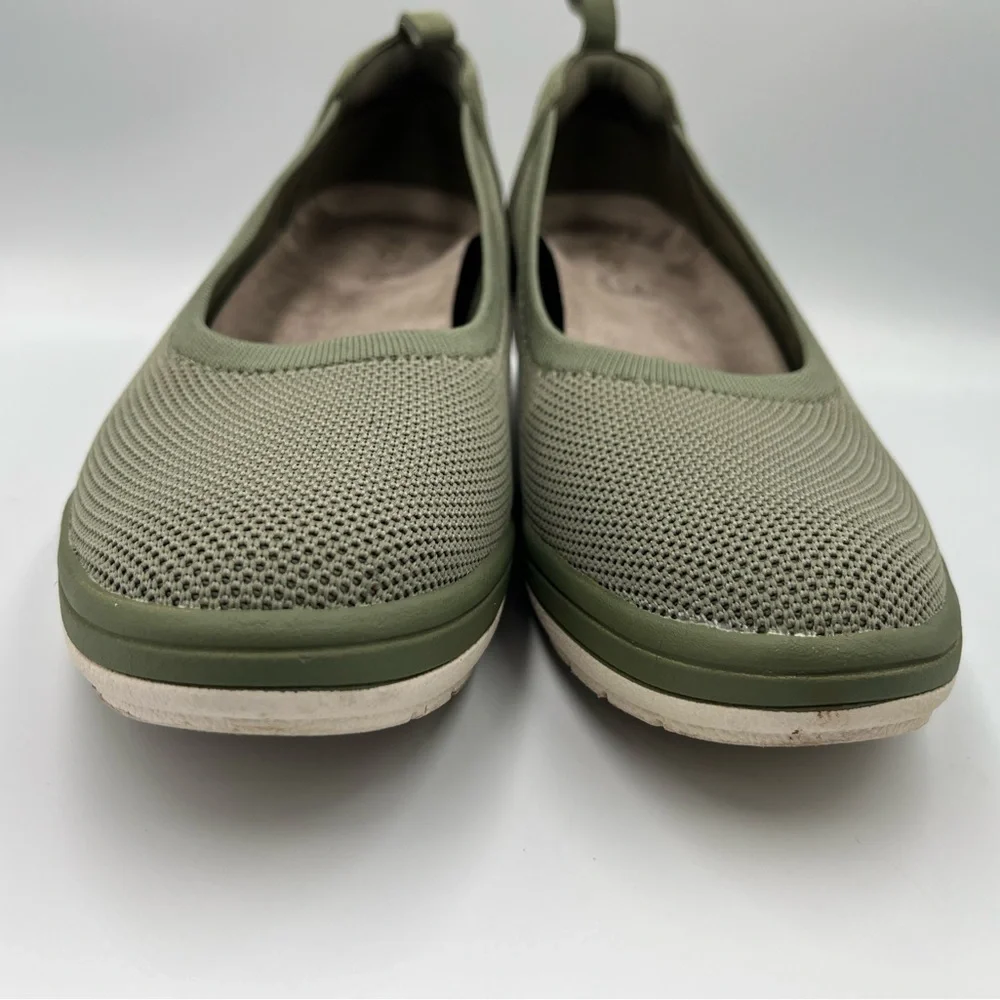 Vionic Army Green Wedge Size 9 - Picture 11 of 16